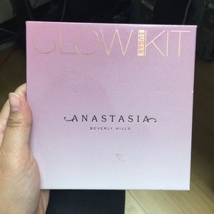 Anastasia glow kit